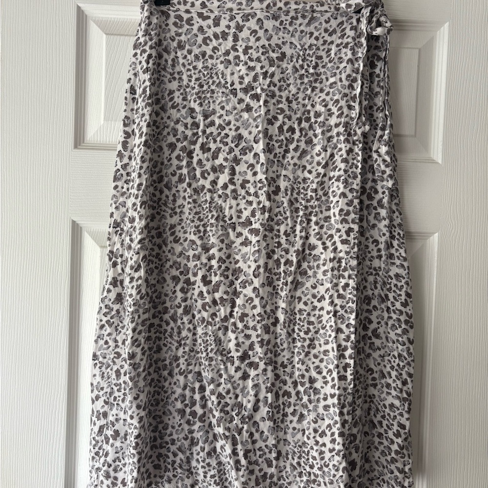 URBAN Romantics Gray Leopard Print Midi Skirt